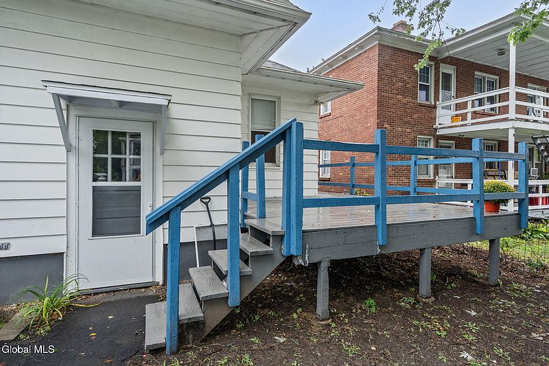 4th image of 974 Washington Avenue