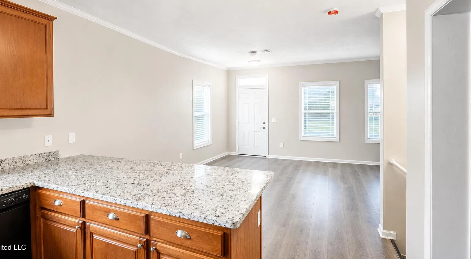 3 bed, 2.0 bath, 1225 sqft, $1,450 — Photo 3