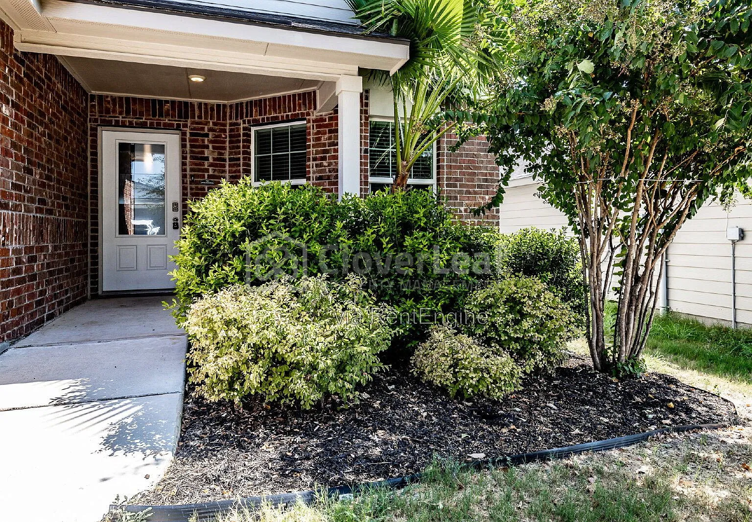 4 bed, 2.5 bath, 2323 sqft, $1,947 — Photo 4