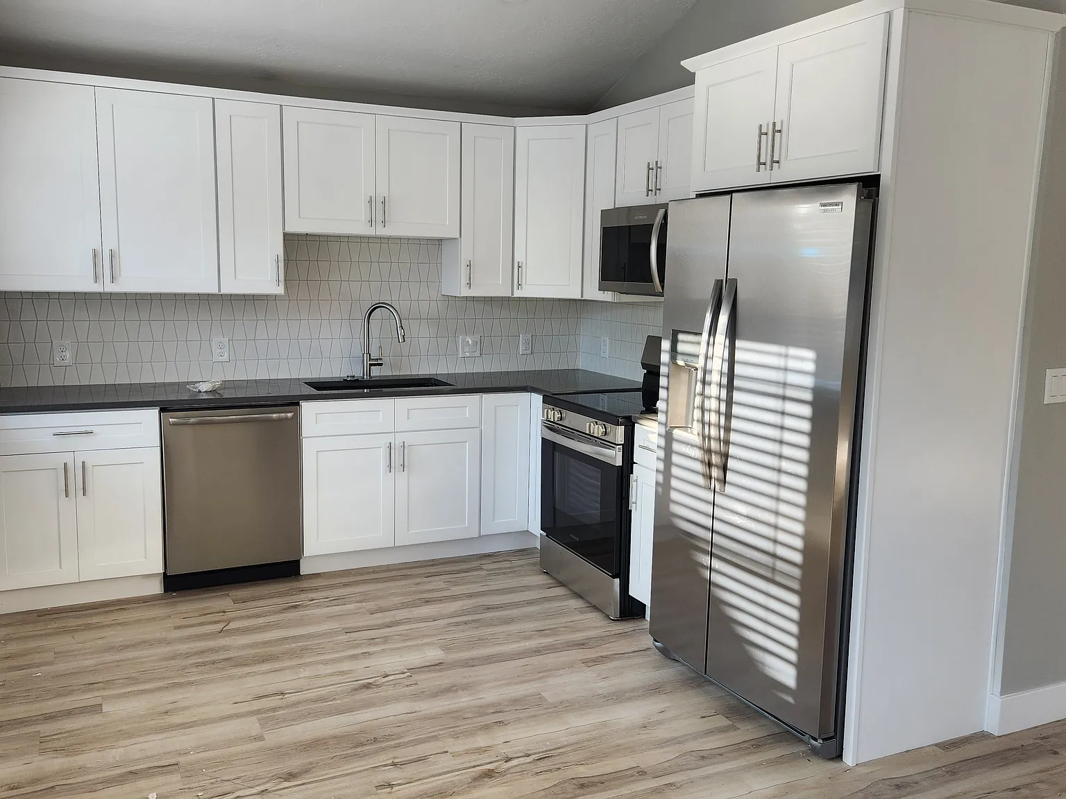 Studio, 480 sqft, $1,225 — Photo 3