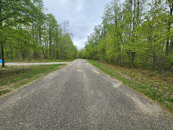 2nd image of Valleyridge Cir