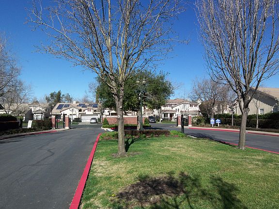 2nd image of 3709 Bridlewood Cir