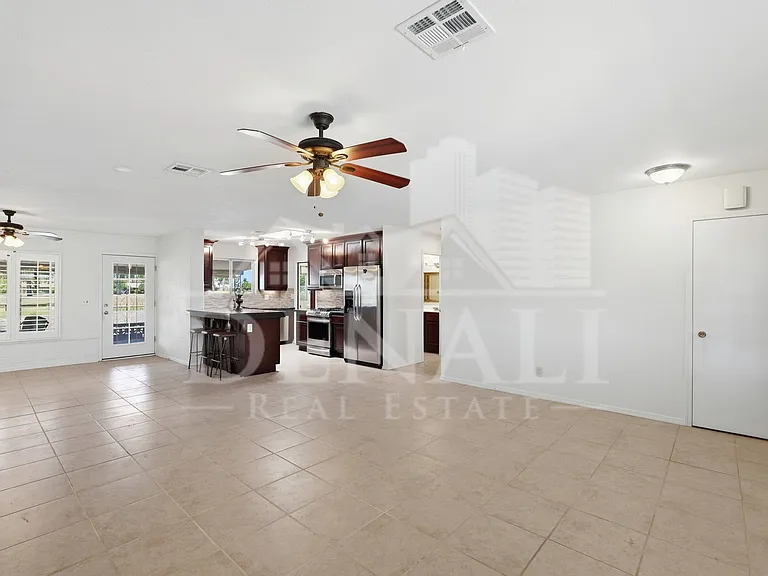 10747 W Hope Dr — Photo 4