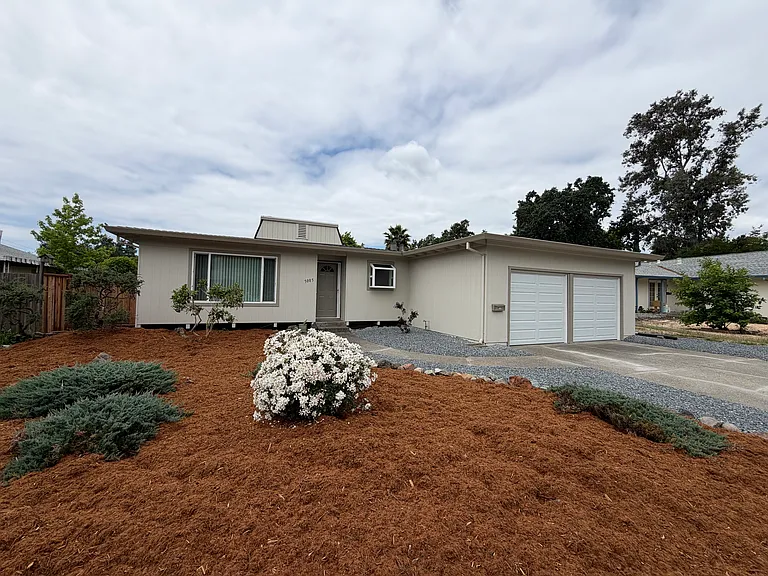 5005 Maiden Ln — Photo 1