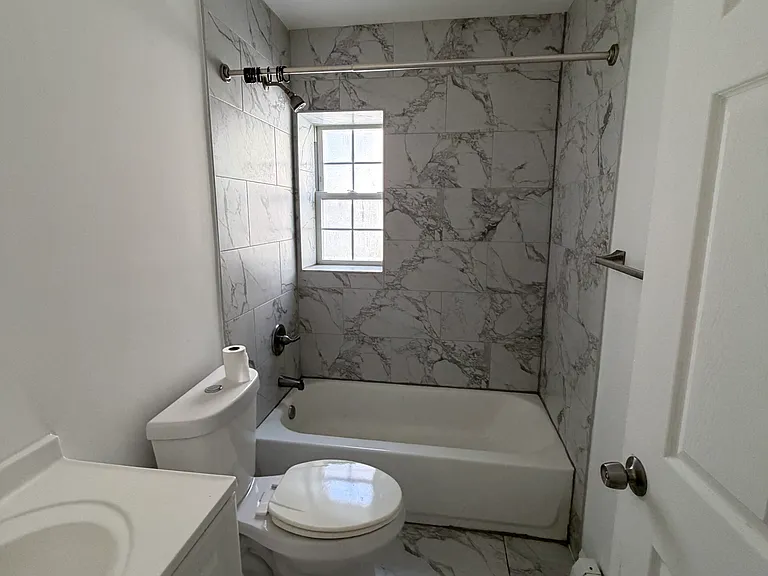 1358 University Ave #2 — Photo 9