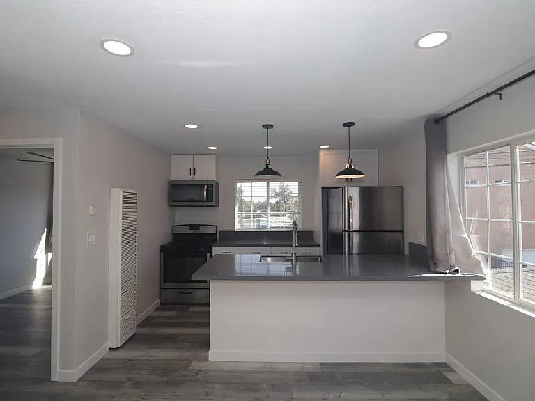 4239 Swift Ave — Photo 6