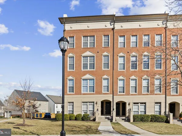 7903 Crescent Park Dr #130, Gainesville, VA 20155