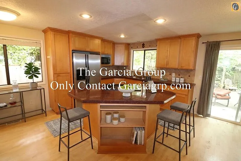 3 bed, 2.0 bath, 1350 sqft, $2,395 — Photo 2