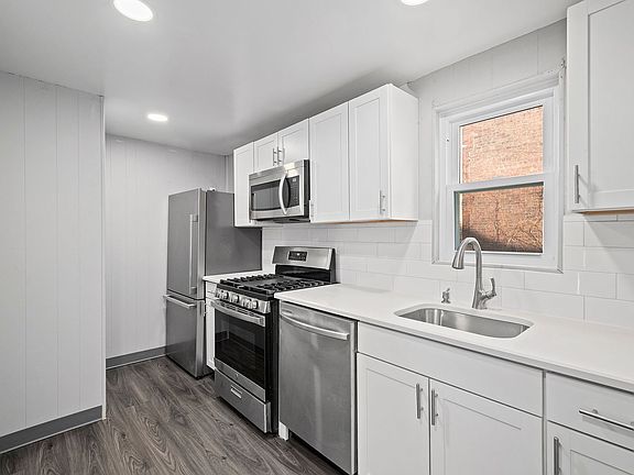 3rd image of 3900 Howley St Floor 1