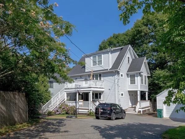 28 Beecher Pl #B, Newton, MA 02459