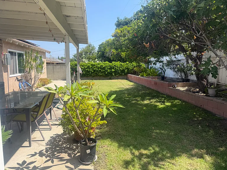 24102 La Rosa Dr — Photo 9