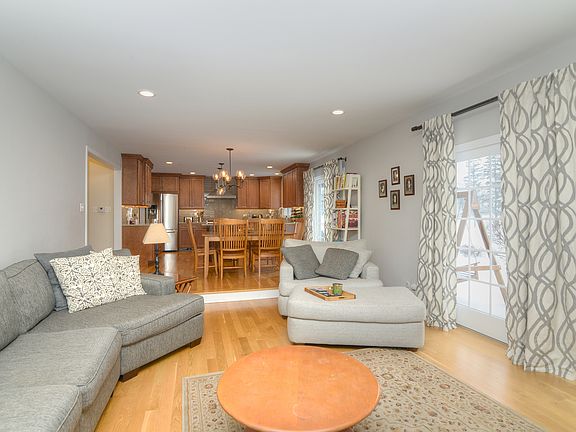 4th image of 178 Bobwhite Ct