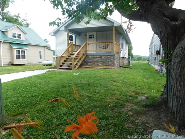 237 E Karnes Court, Pekin, IN 47165