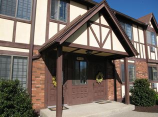 15 Roxbury Ln, Bridgeport, CT 06606