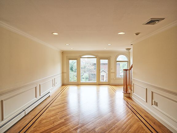 4th image of 696 Undercliff Ave