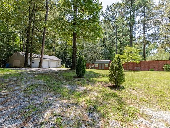 4th image of 18153 Rosemont Rd