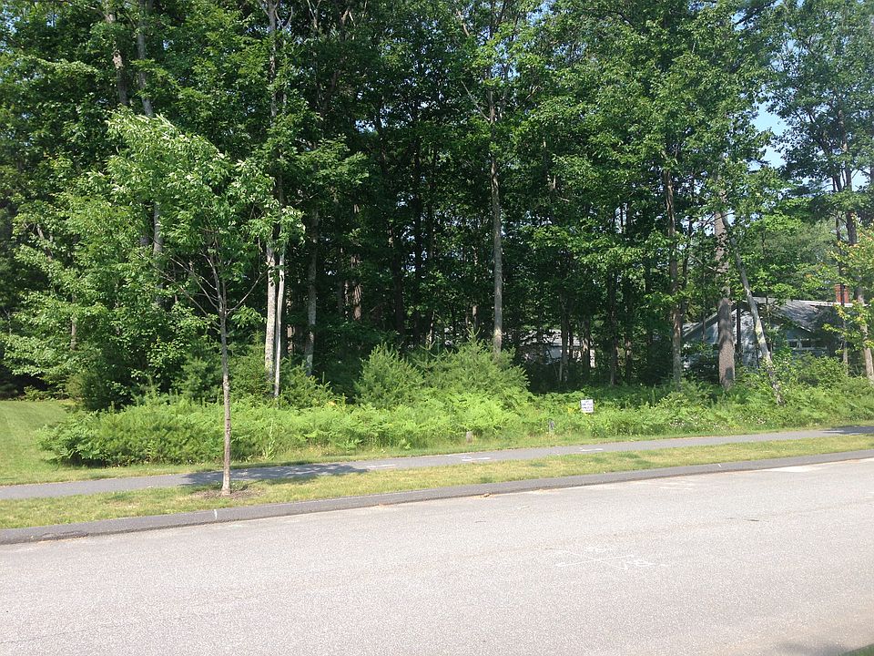 1st image of 15 Tamarack Dr