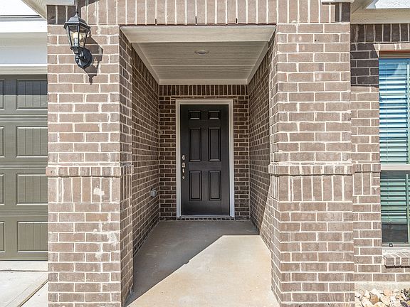 4th image of 639 Arlington Park Ct
