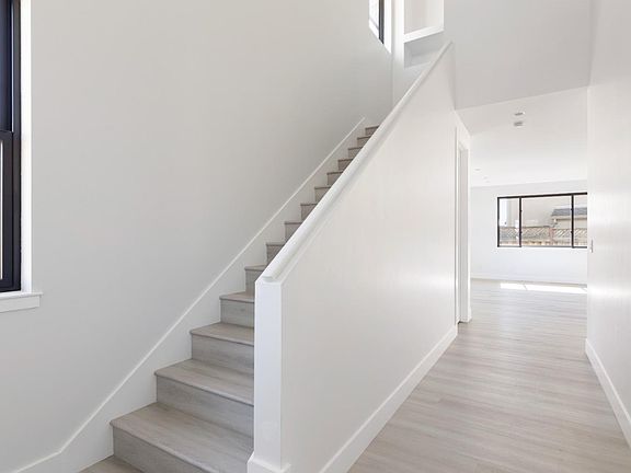 4th image of 1328 Crestview Court
