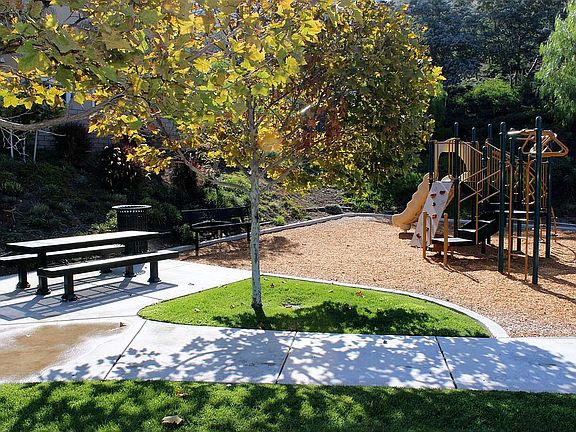 5th image of 1639 Park Vista Way