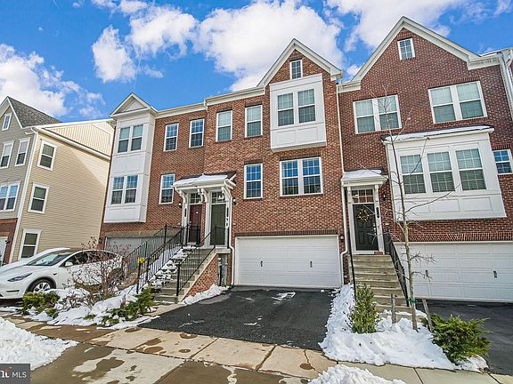 2nd image of 8328 Meadowood Dr