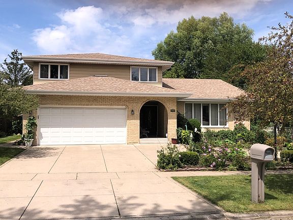 3rd image of 8554 Broadmoor Dr