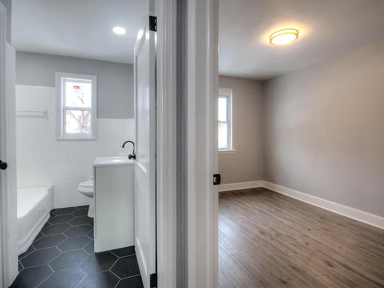 1327 Jackson St — Photo 10