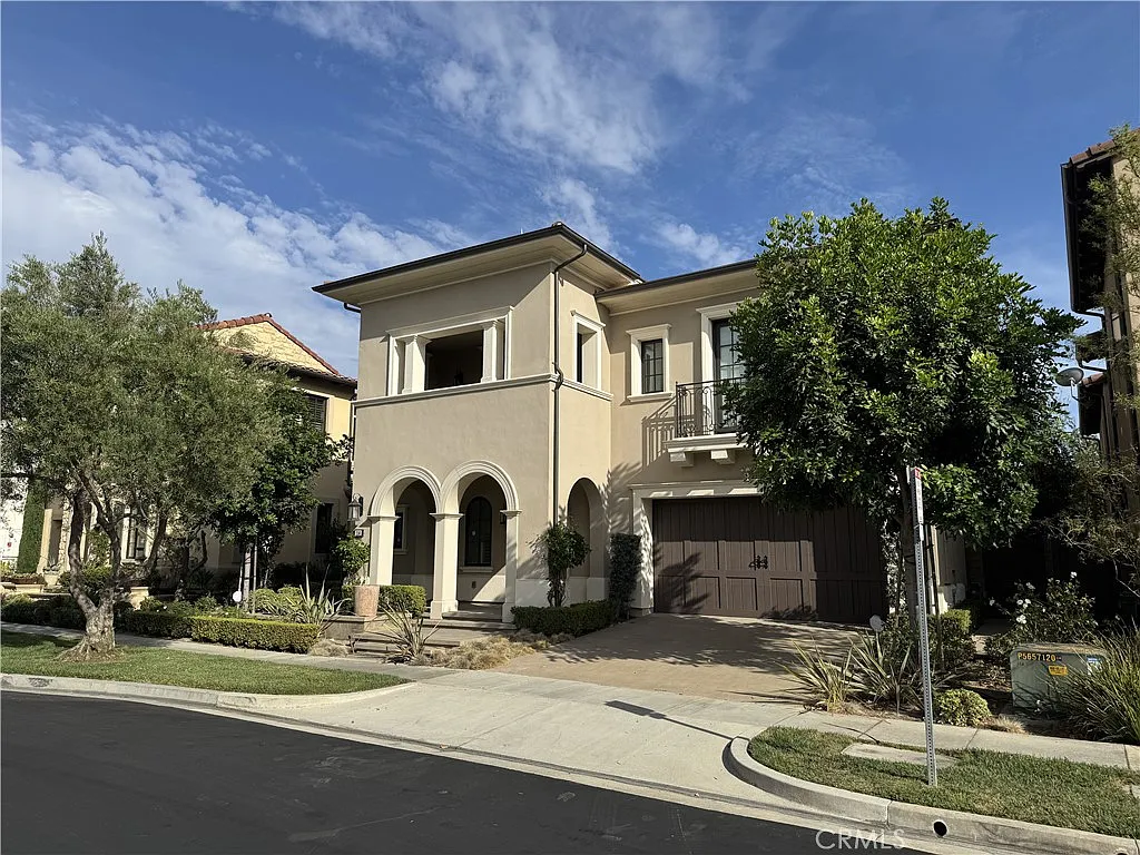 4 bed, 4.5 bath, 4887 sqft, $12,000 — Photo 2