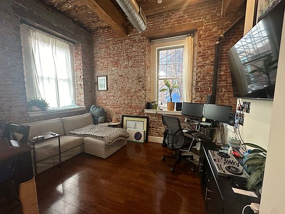 2nd image of 21 E Columbia Ave APT 107
