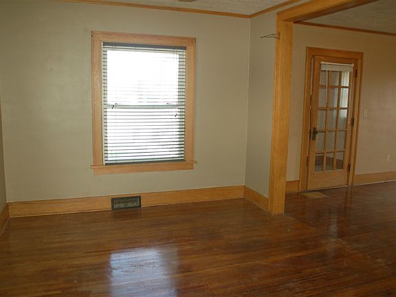 3rd image of 800 1st Ave NE