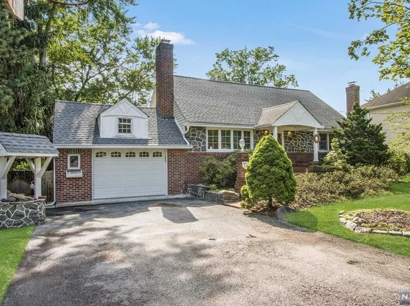 25 Douglas St, Emerson, NJ 07630