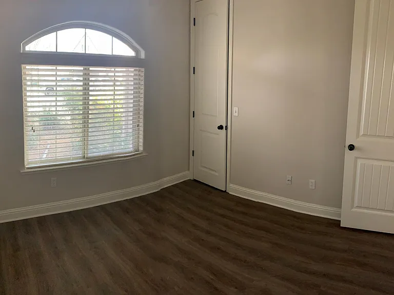 480 W Warwick Ave — Photo 6