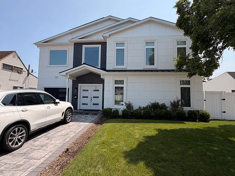16 Eden Ln — Photo 1