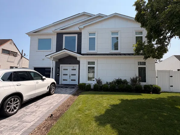 16 Eden Ln, Levittown, NY 11756