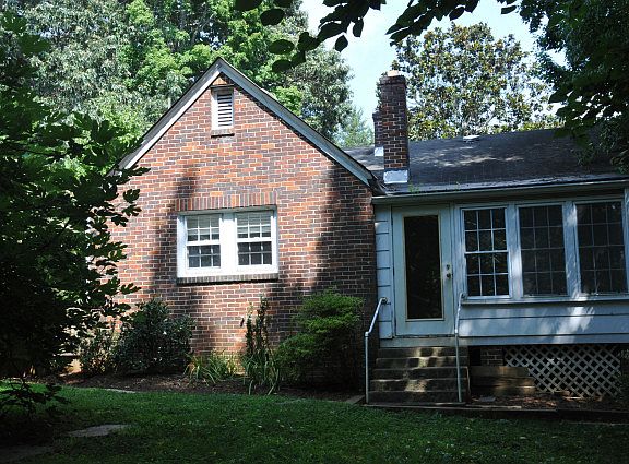2nd image of 204 S Hillsborough Ave