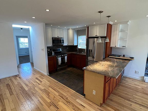 4th image of 2946 Tiemann Ave