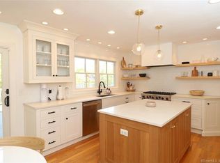 95 Chestnut Hill Ln, Stamford, CT 06903