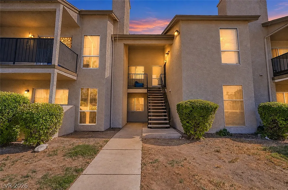 3 bed, 2.0 bath, 1015 sqft, $1,650 — Photo 1