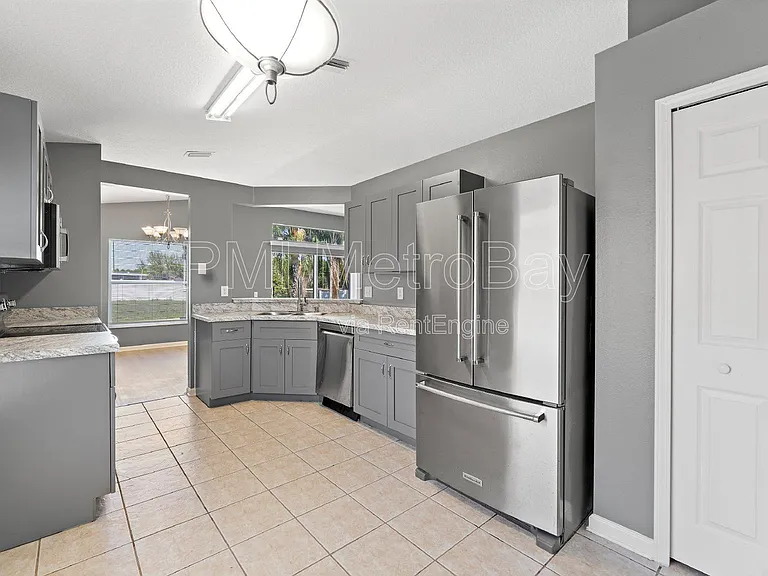 1010 Summer Breeze Dr — Photo 1