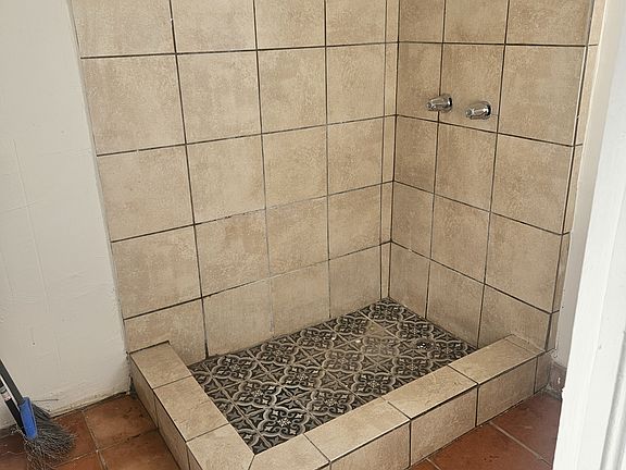 2nd image of 1505 Mundy Dr APT B