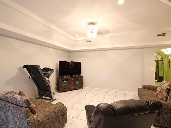 4th image of 1201 Tanglewood Dr