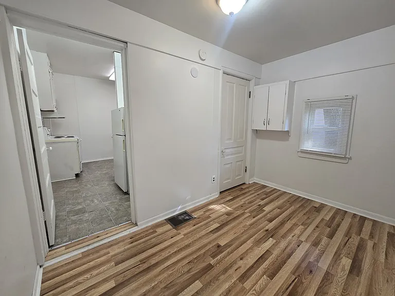 420 E Harris St — Photo 7