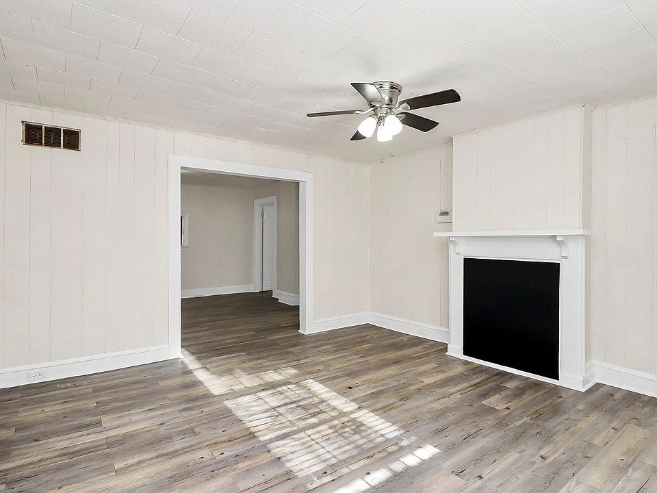 1st image of 826 Cantwell St