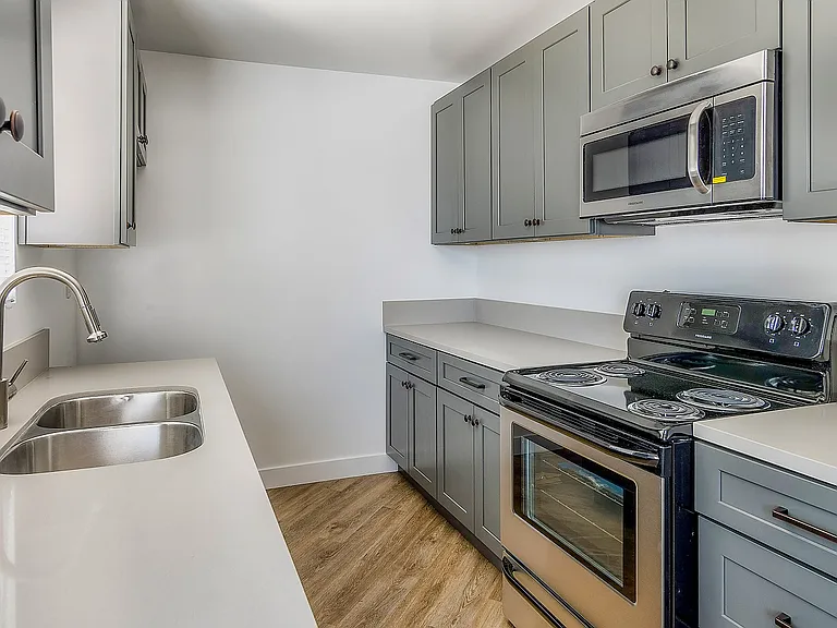 The Claridge Apartments — Photo 8