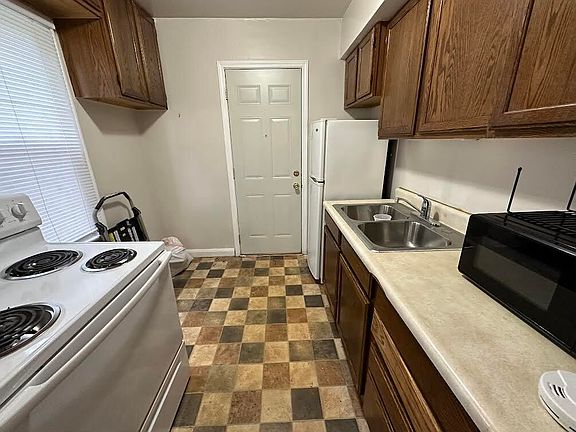 4th image of 1512 Martin Ave