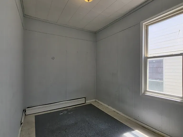 96 Brown Pl #A — Photo 9