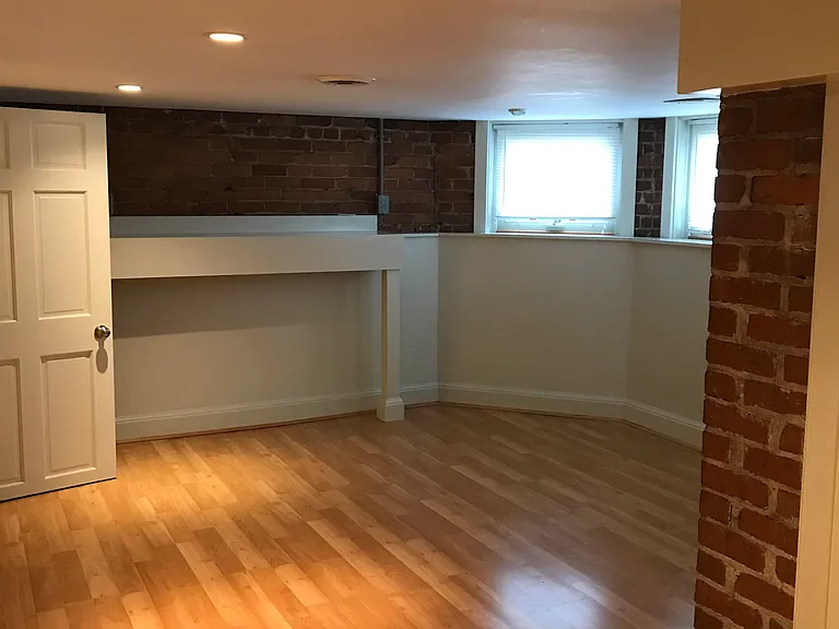 732 Summerlea St — Photo 11