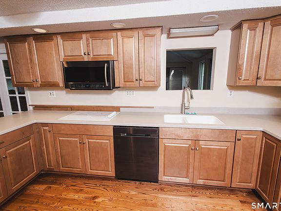 4th image of 16 Stevens Street