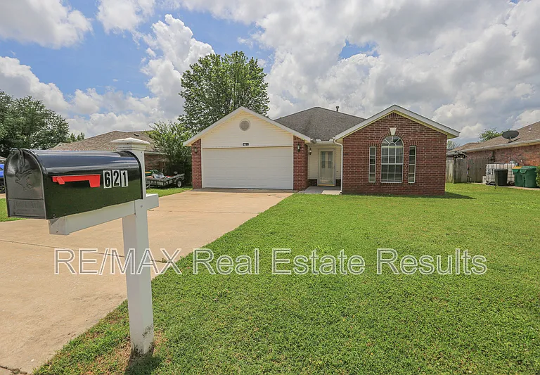 621 Bliss Cir — Photo 1