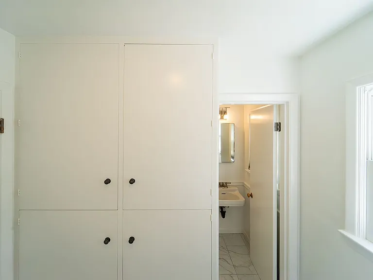 Brentwood House — Photo 23